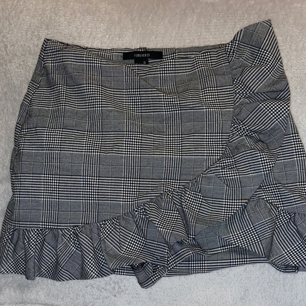 Forever 21 Asymmetrical Plaid Skirt in Black and White